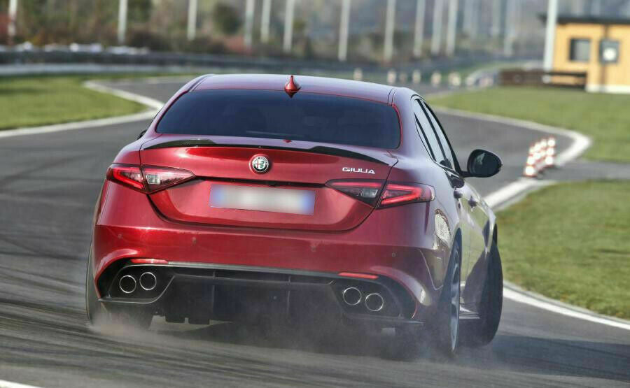 Alfa Romeo Giulia rear trunk spoiler