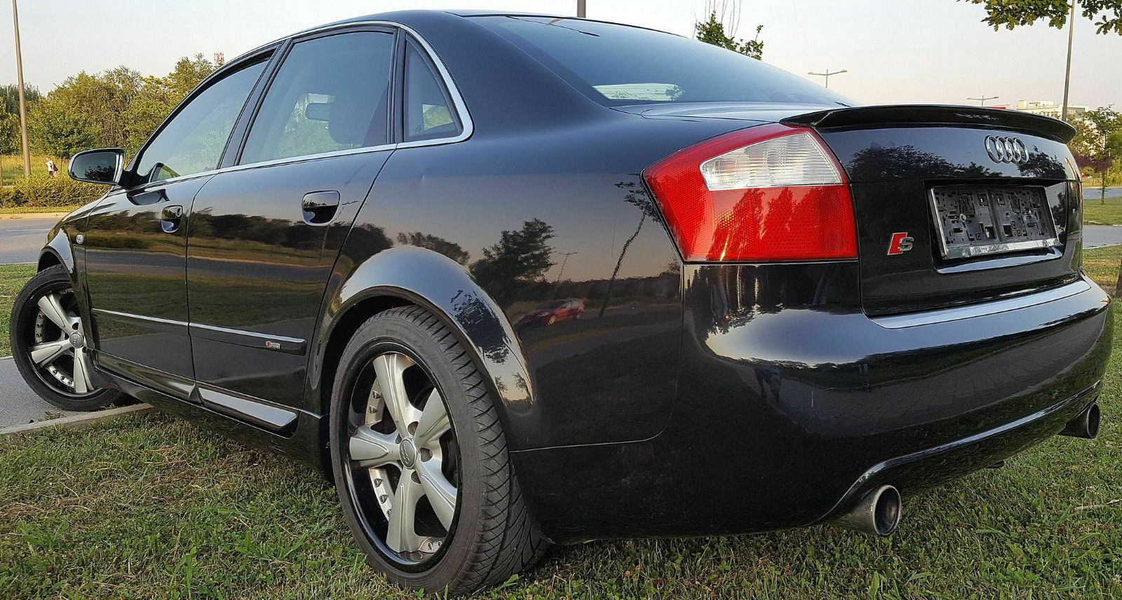 AUDI A4 B6  REAR WING